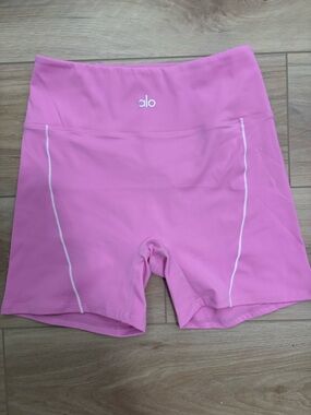 ALO YOGA pink biker shorts!